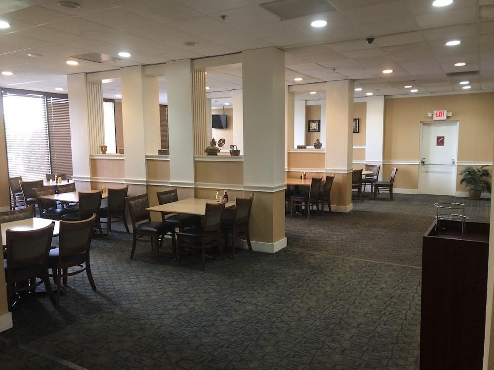 מלון College Park Wyndham Garden Atlanta Airport מראה חיצוני תמונה