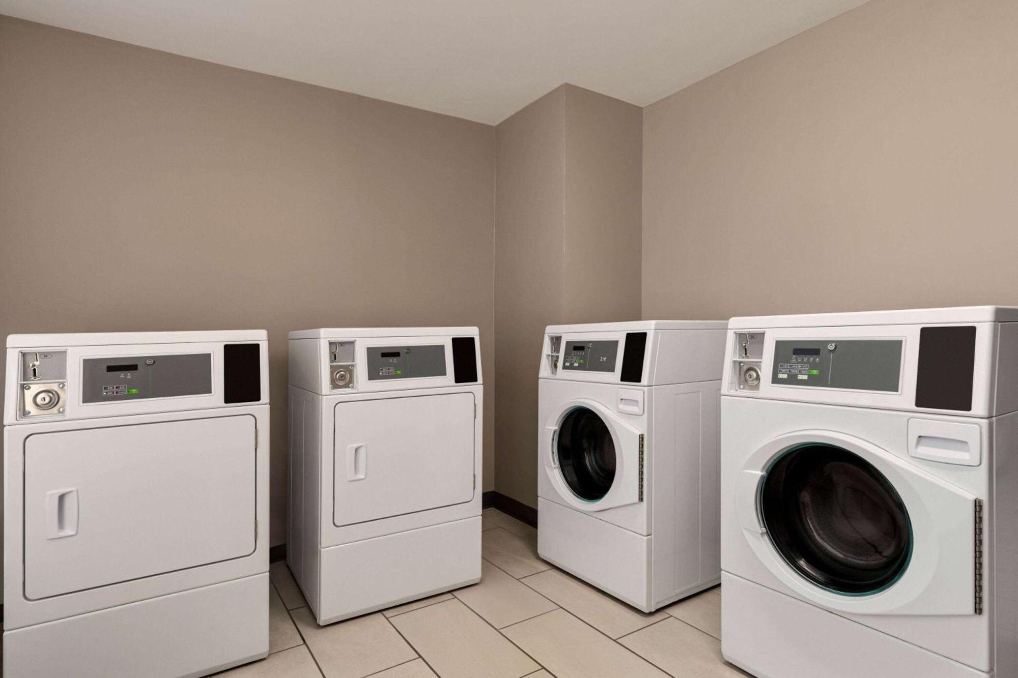 מלון College Park Wyndham Garden Atlanta Airport מראה חיצוני תמונה