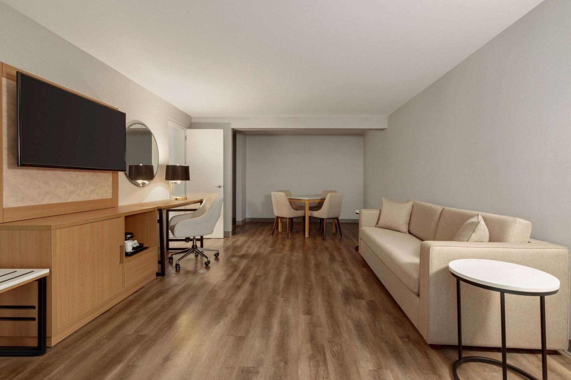 מלון College Park Wyndham Garden Atlanta Airport מראה חיצוני תמונה
