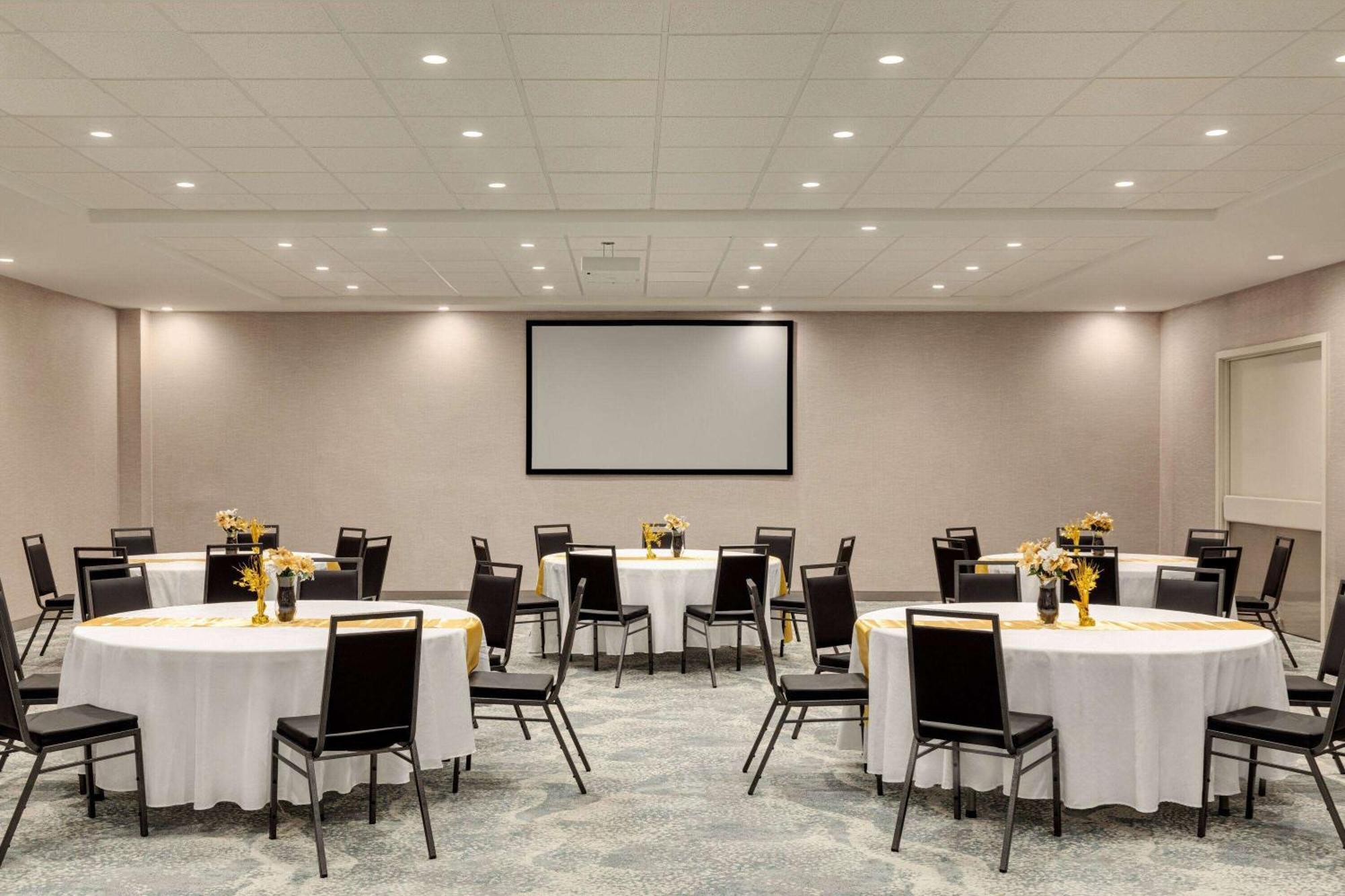 מלון College Park Wyndham Garden Atlanta Airport מראה חיצוני תמונה