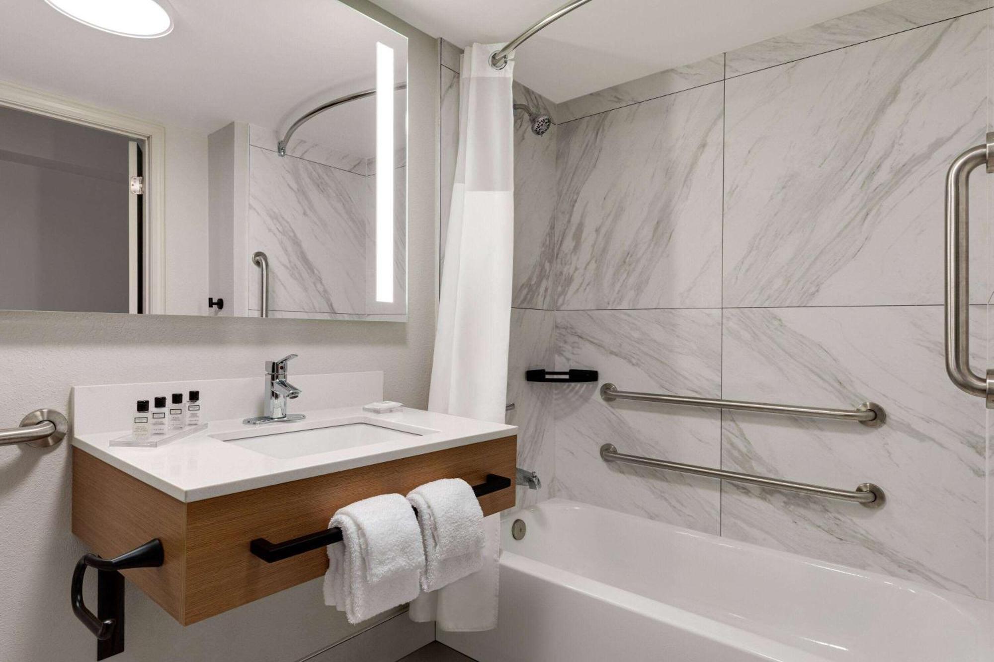 מלון College Park Wyndham Garden Atlanta Airport מראה חיצוני תמונה
