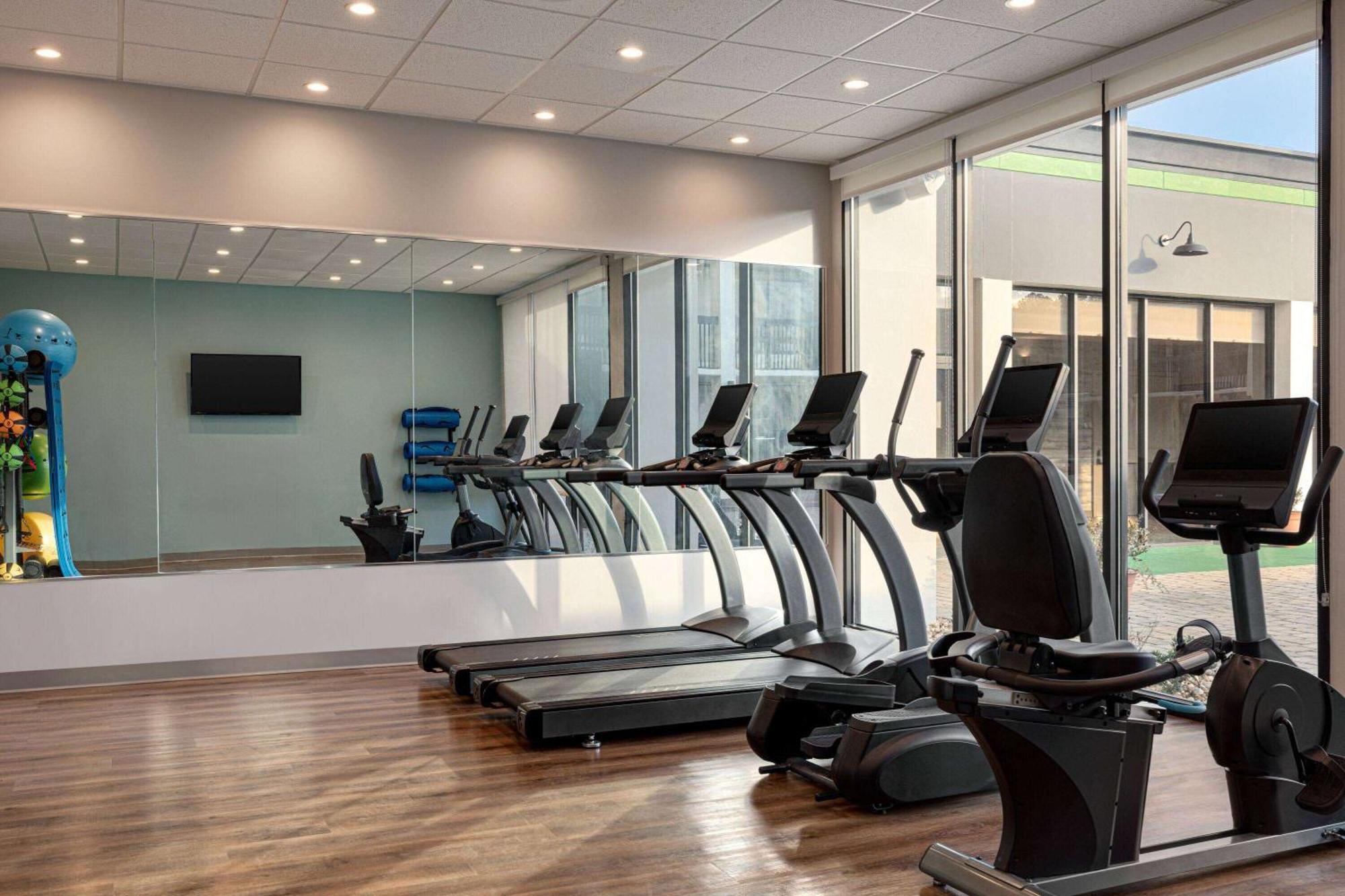 מלון College Park Wyndham Garden Atlanta Airport מראה חיצוני תמונה